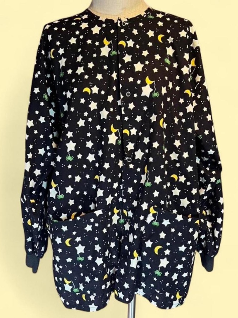 ⭐️Tafford Black Scrub Shirt with White Star & Moon Print • Nightshirt • Vintage - Picture 2 of 6